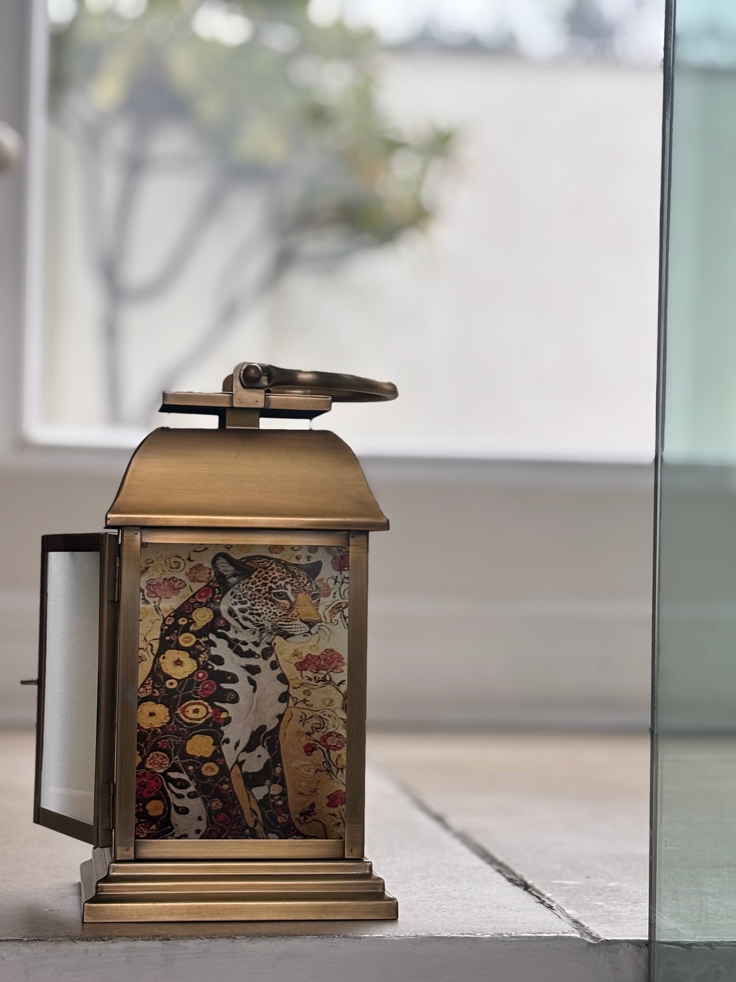 Sovereign Leopard Lantern