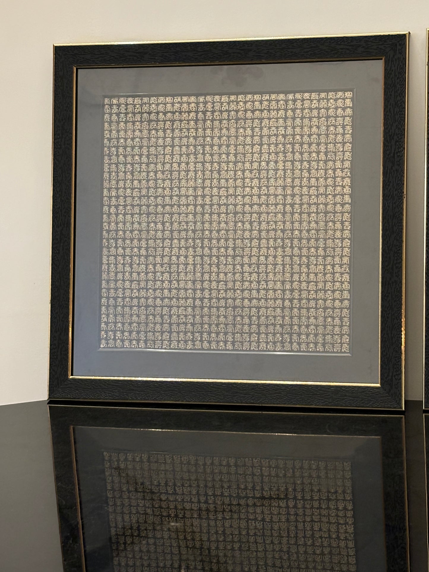 Kuro Kin-iro (black & gold script)