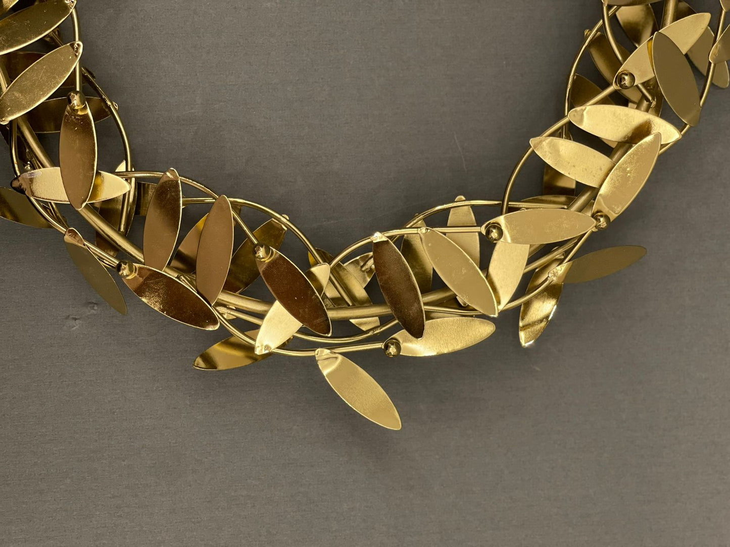 Leafy Gold Crown riser