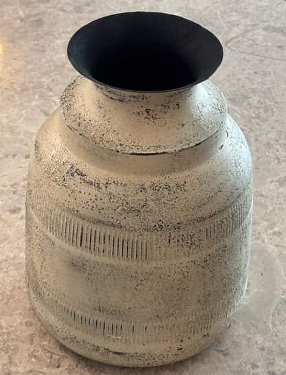 Eira metal pot