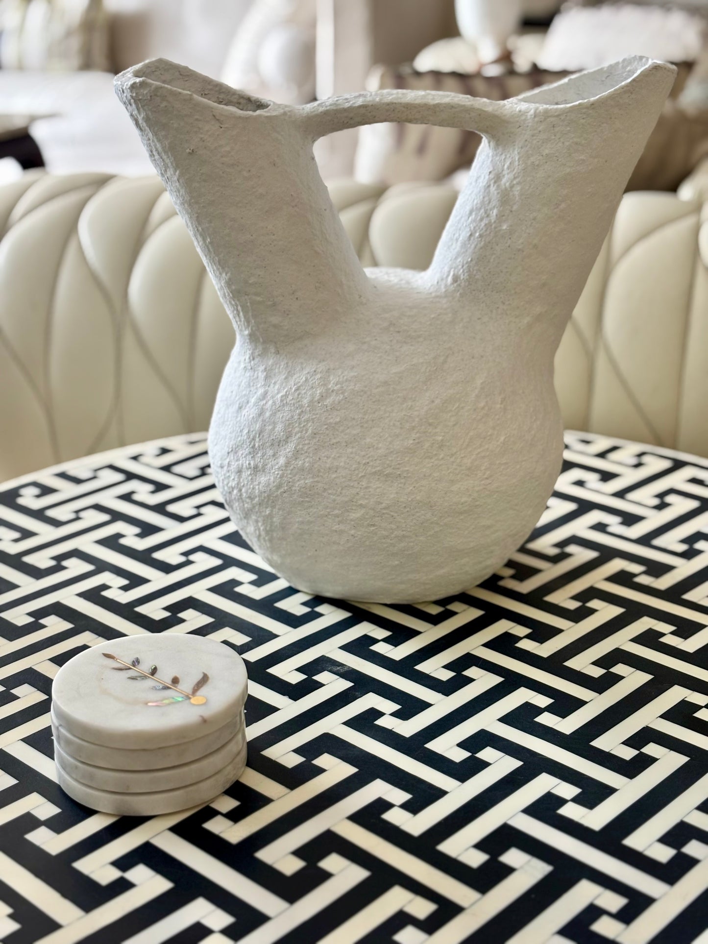 Mrida, sculptural pot
