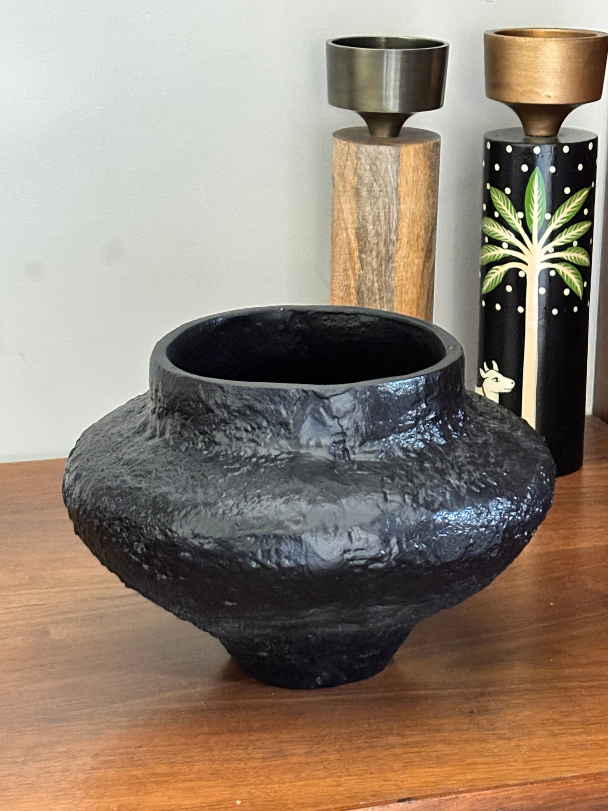 Ebon Earth Pot