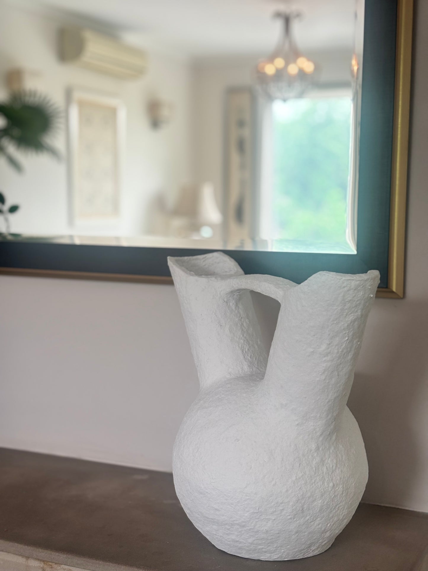 Mrida, sculptural pot