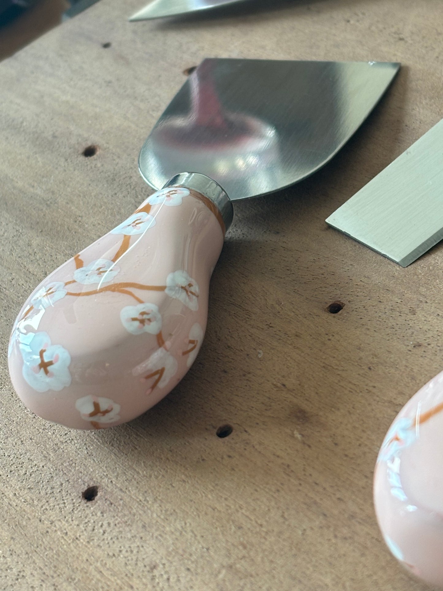 Sakura cheese knives pink