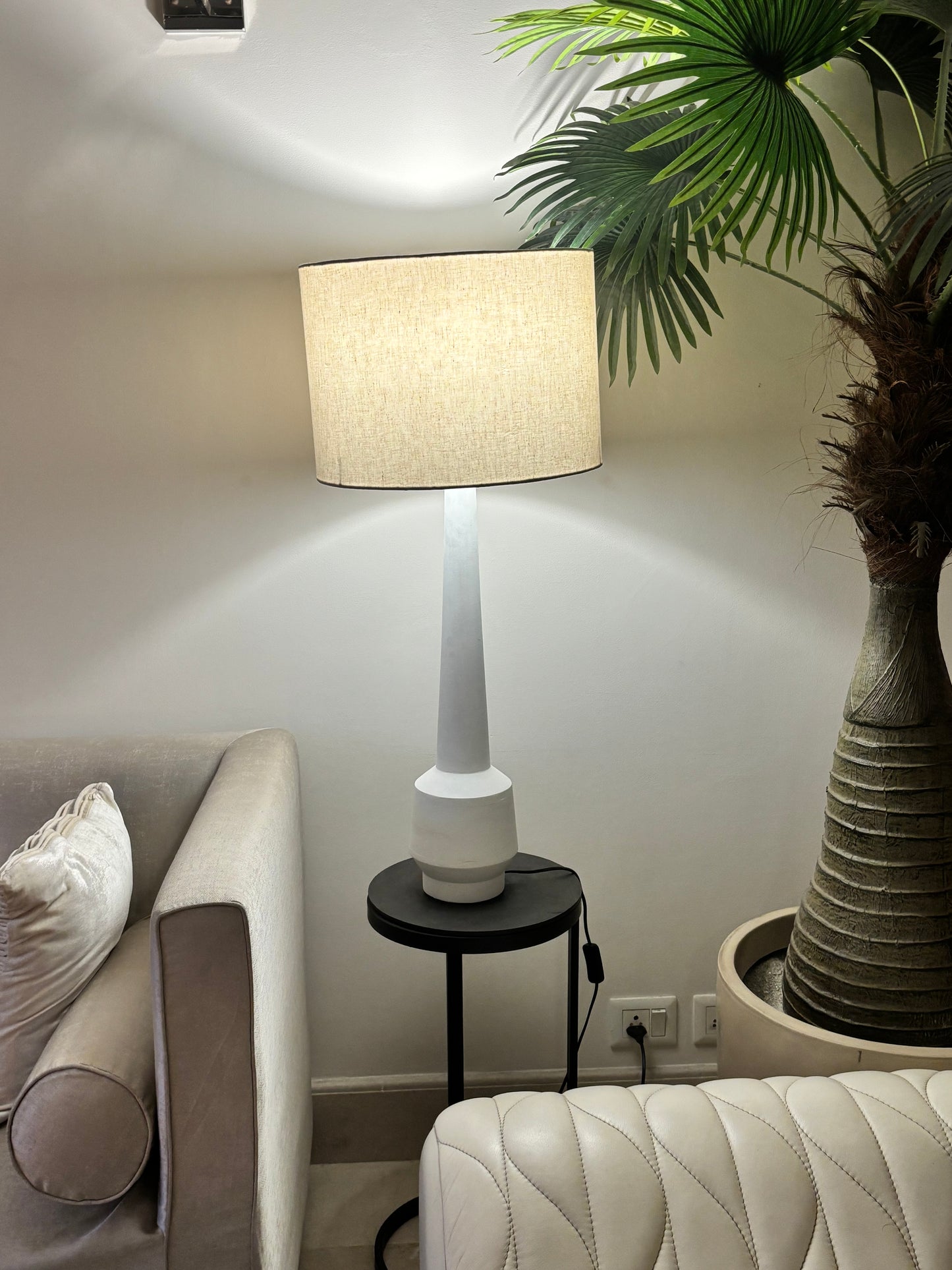 Meru – Tall Table Lamp, white