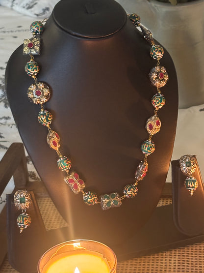 Zarmira neckpiece set