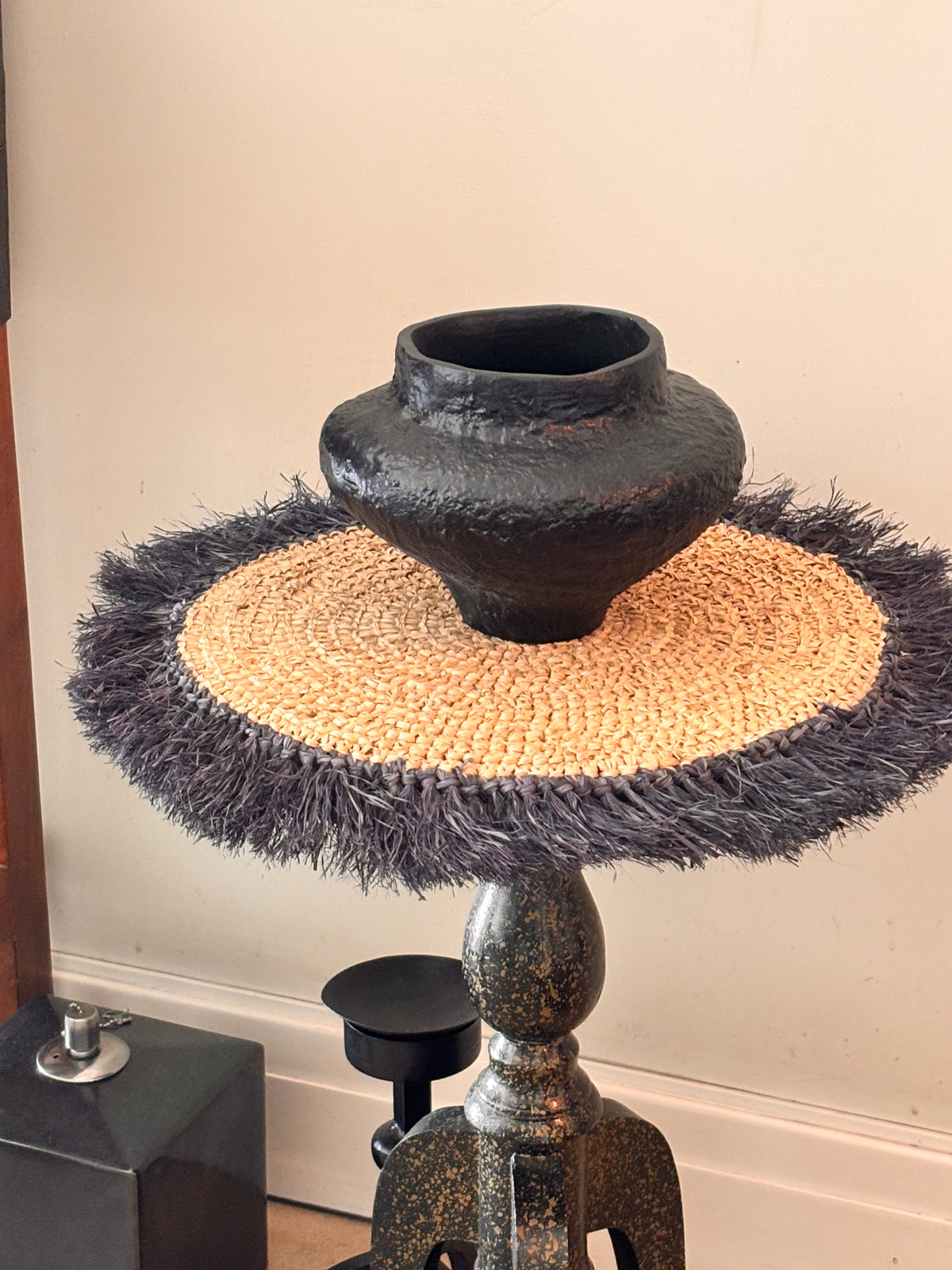 Ebon Earth Pot