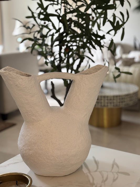 Mrida, sculptural pot