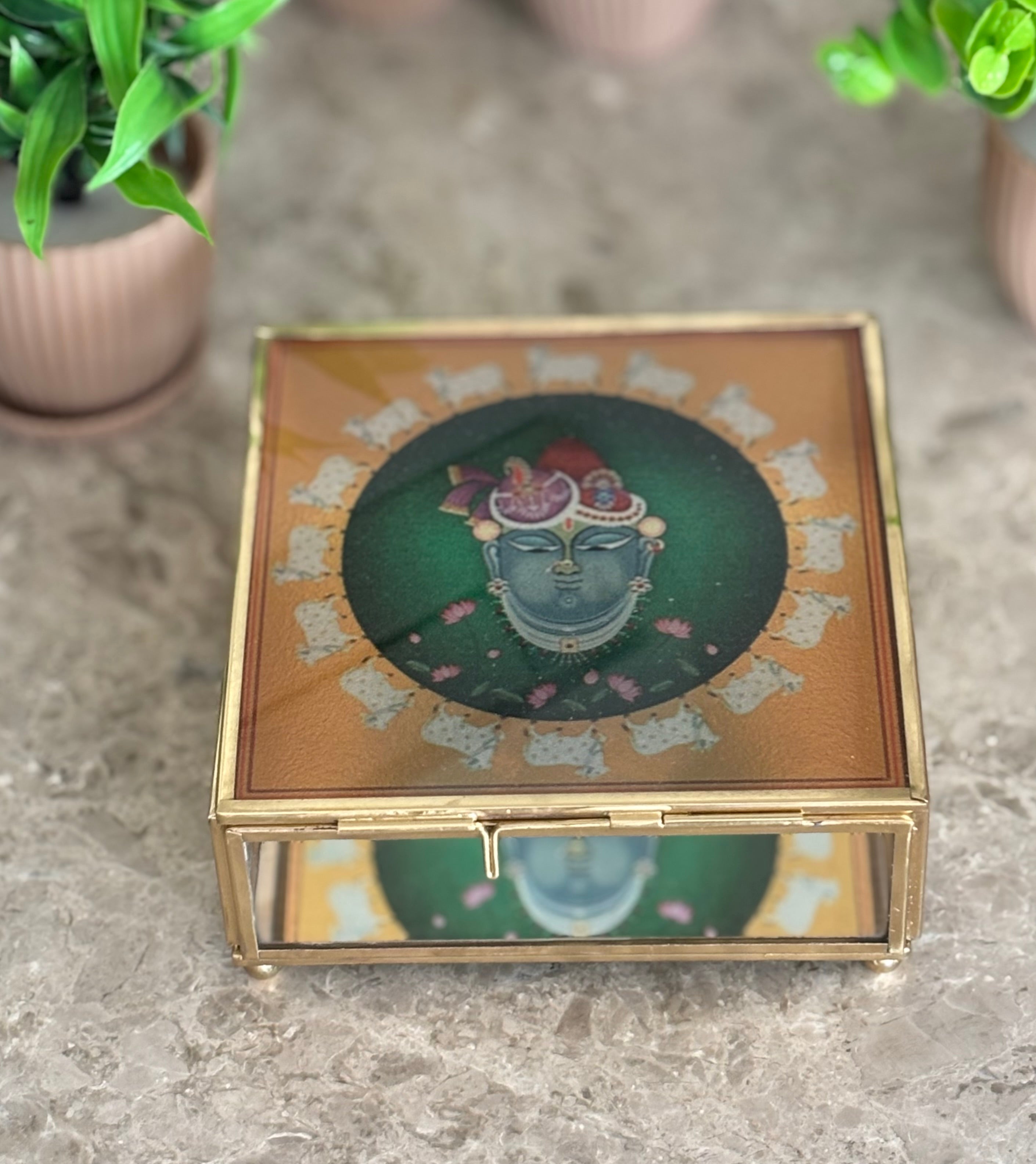 Circle of Divinity (glass box) – August.org.in