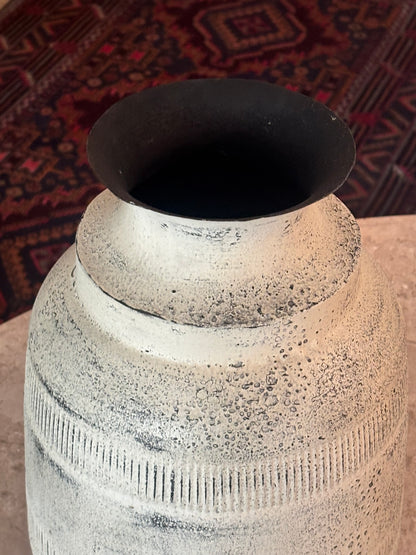 Eira metal pot