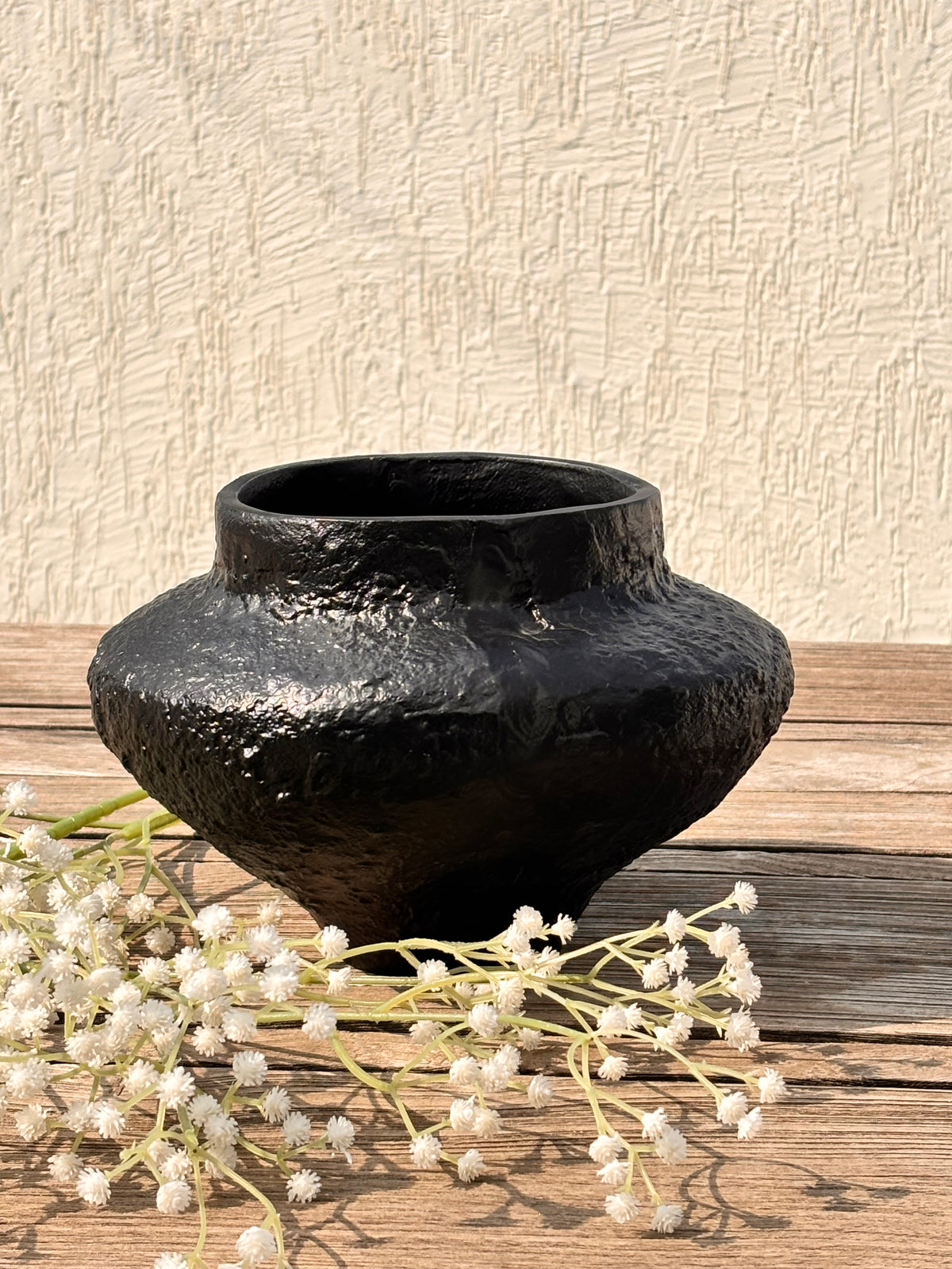 Ebon Earth Pot
