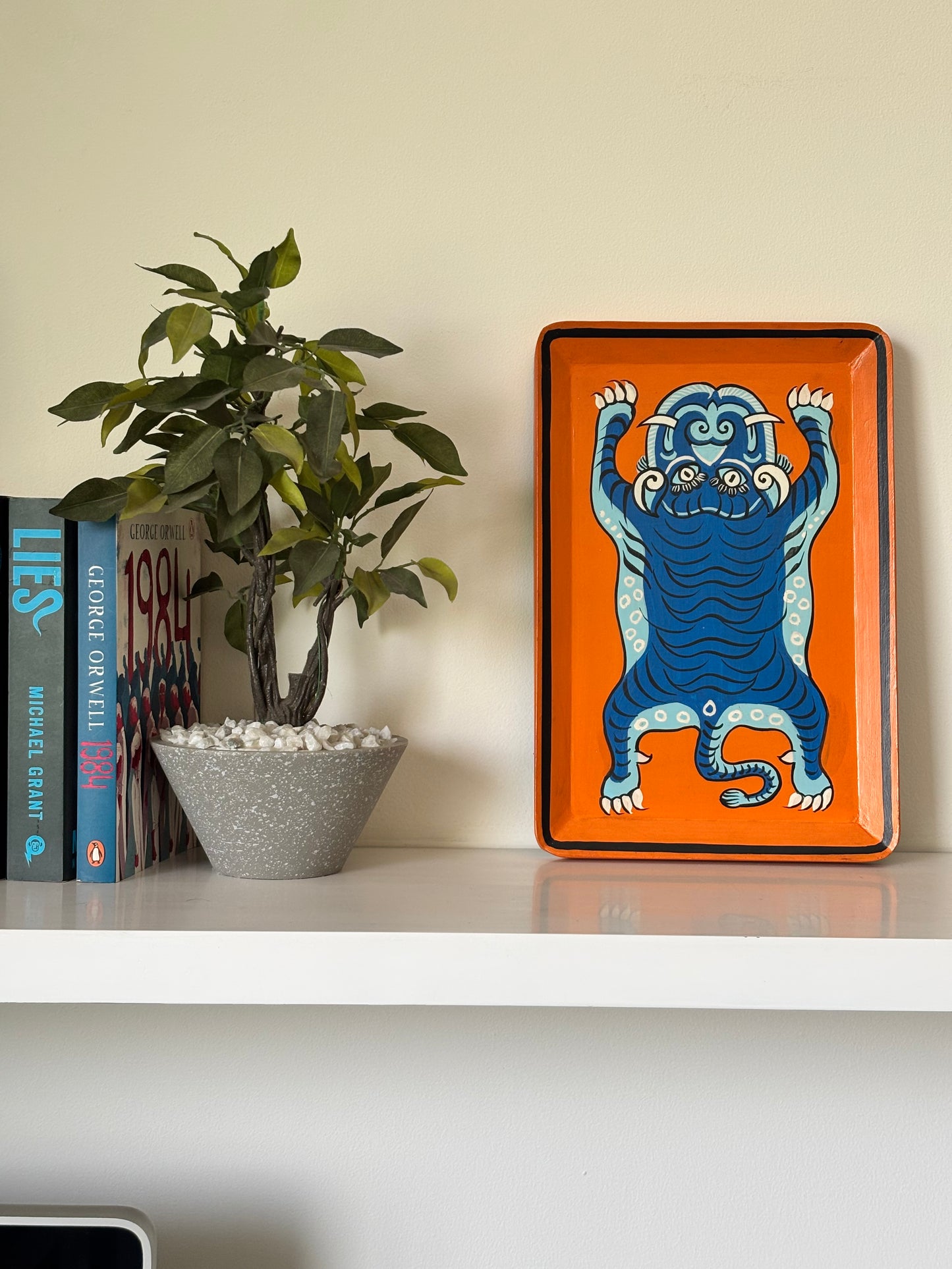 Neel Aranyaka, art tray