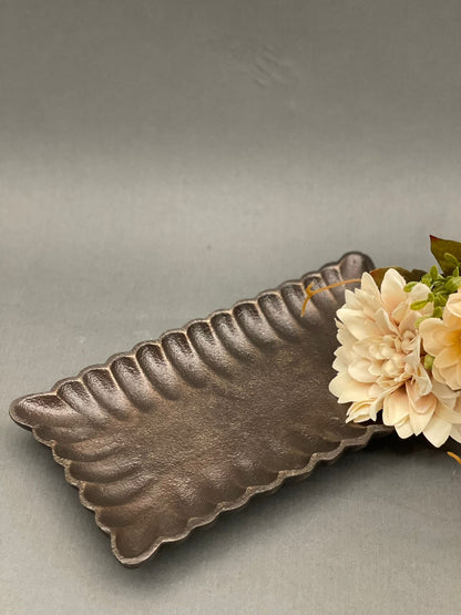 Image of Scallop Metal Tray from august.org.in with flower