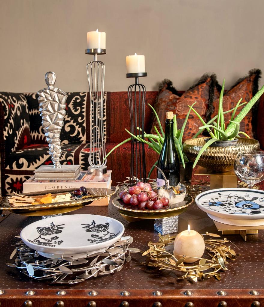 Table setting with Leafy Gold Crown riser and other risers