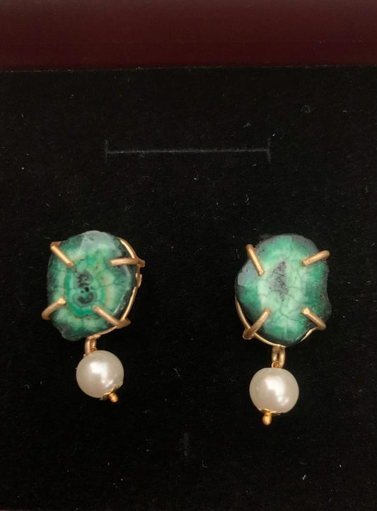 Image of Zara Agate Green Earring from august.org.in